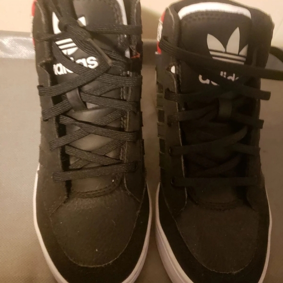 Adidas - Picture 2 of 2